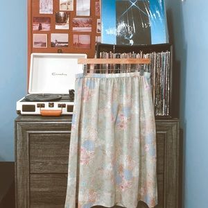 vintage floral skirt and belt! Runs like a M/L!